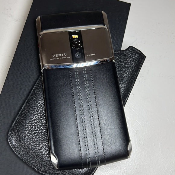 🇬🇧 Vertu Signature Touch Phone Handmade in England - Picture 8 of 17